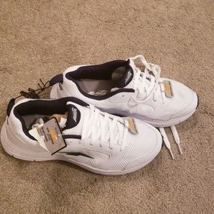 Avia White Tennis Shoe